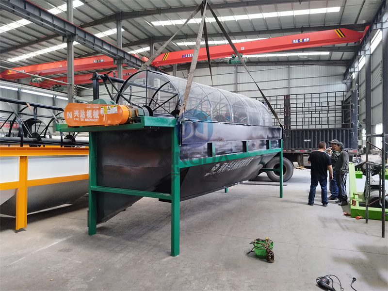 對桂林有機(jī)肥設(shè)備用戶講解1.2米滾筒篩分機(jī)的操作