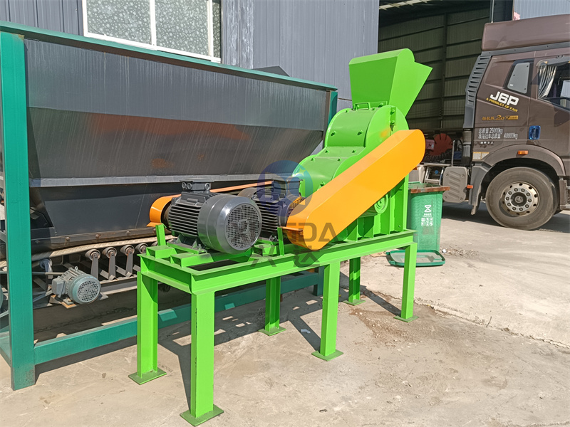 根據(jù)客戶需求設(shè)計(jì)的蘑菇渣雙級粉碎機(jī)的結(jié)構(gòu)特點(diǎn)