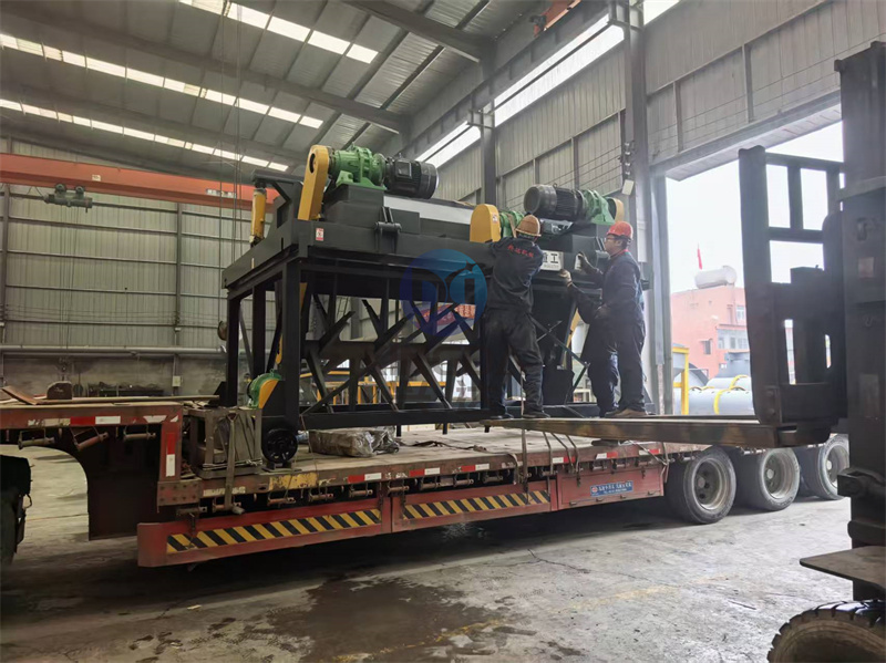 4米液壓槽式翻拋機發貨現場