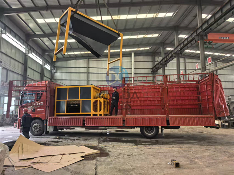 3立方有機肥臥式發(fā)酵罐發(fā)貨現(xiàn)場