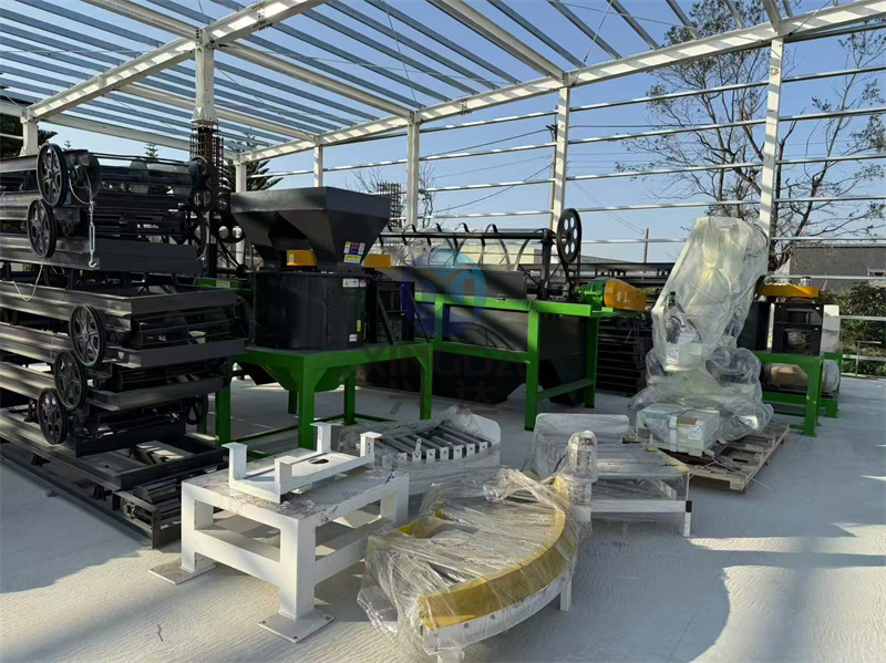 年產(chǎn)3萬噸有機(jī)肥生產(chǎn)線安裝現(xiàn)場